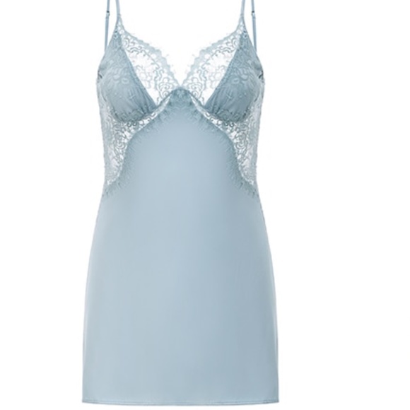 🎥 Lace Detail Blue Satin V-Neck Short Nightgown - Picture 8 of 9